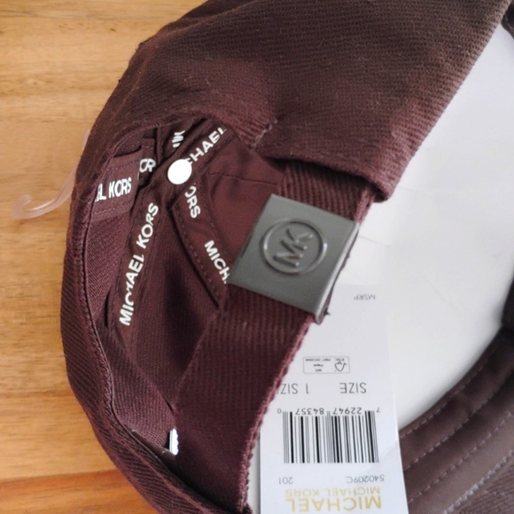Michael Kors 🔥 NWT 🔥 Brown Cap With Logo Leather Accents On The Brim. - Picture 8 of 9